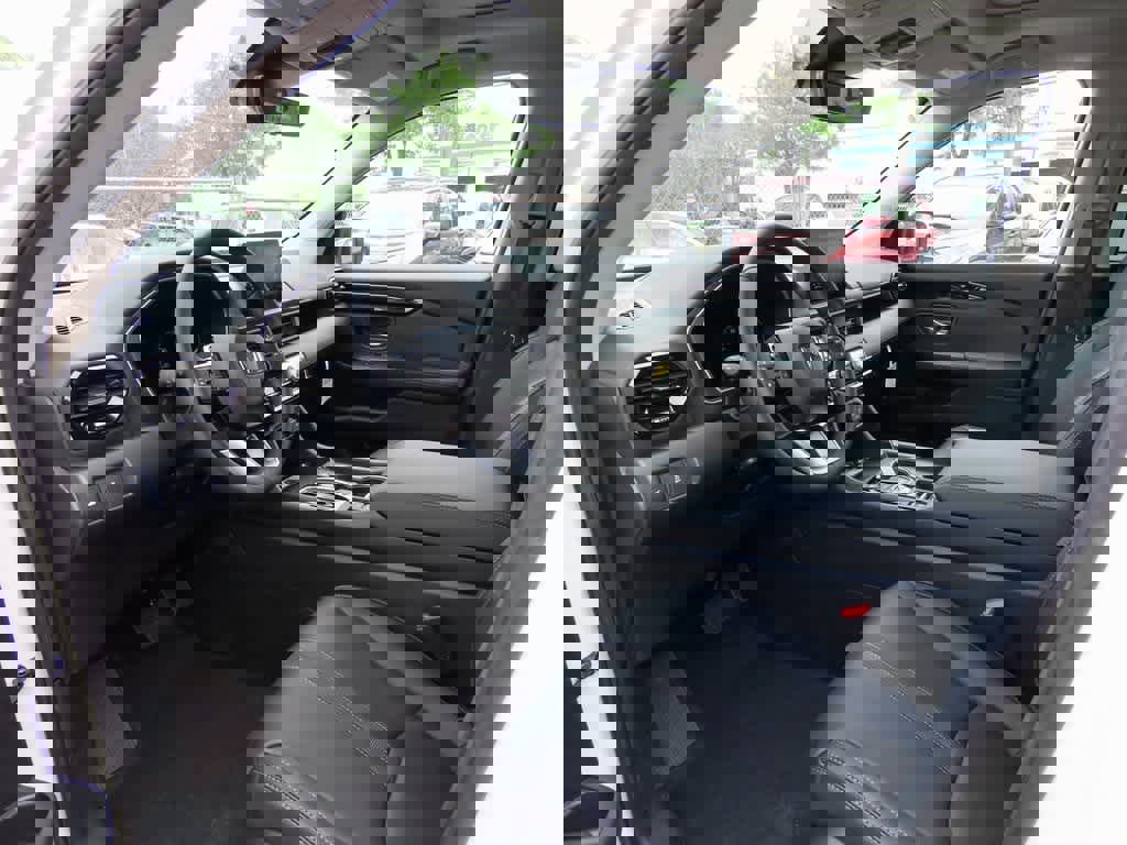 New 2025 Honda Pilot Touring image 2