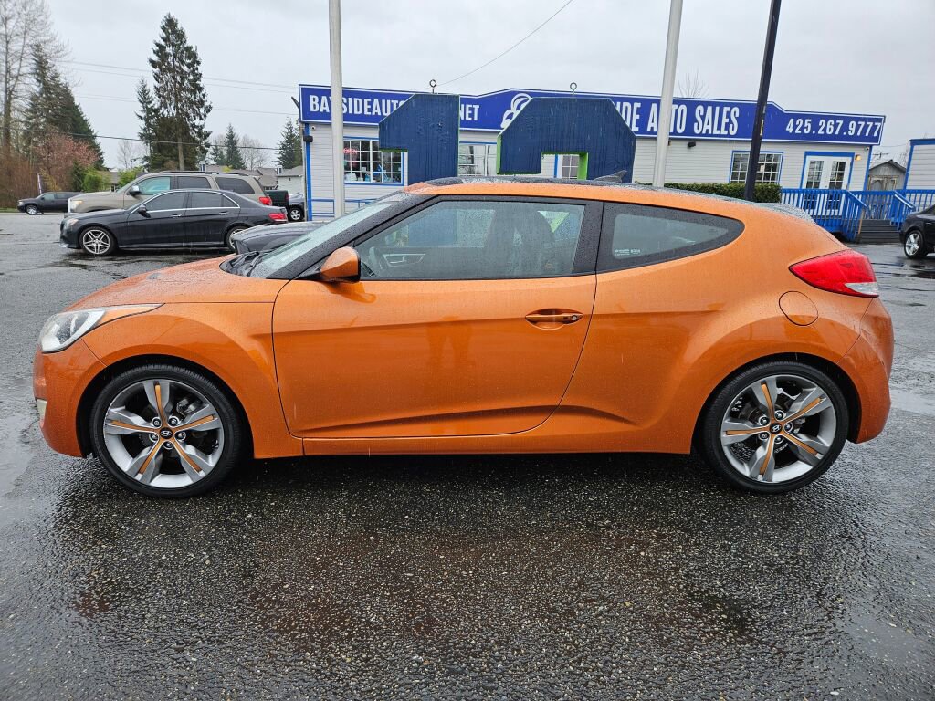 Used 2012 Hyundai Veloster w/ Style Pkg image 2