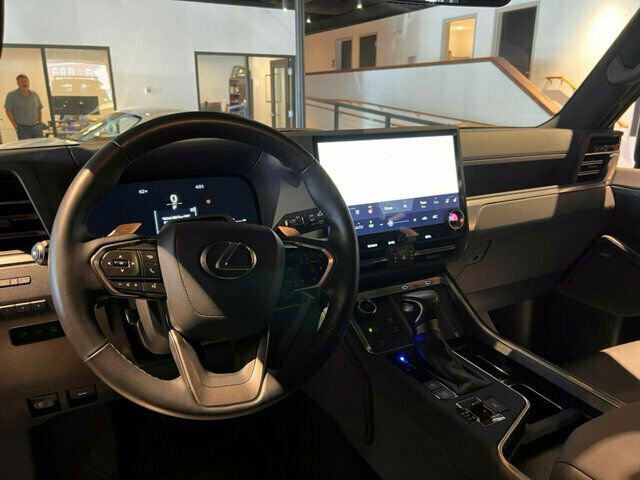 Used 2024 Lexus GX 550 image 18