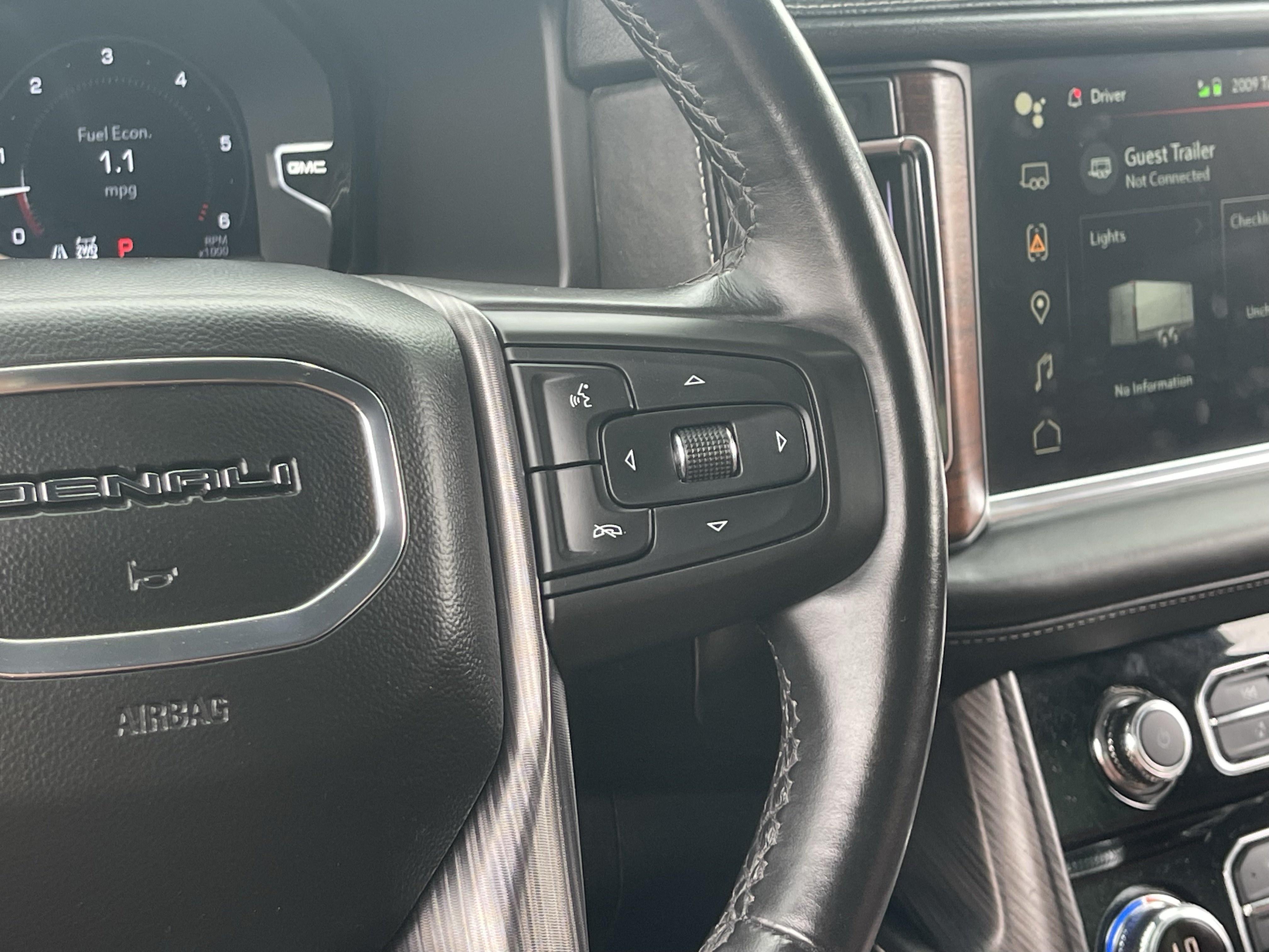 Used 2023 GMC Yukon XL Denali Ultimate AWD/4WD image 25
