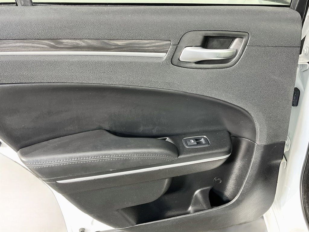 Used 2019 Chrysler 300 Touring w/ Sport Appearance Package RWD image 29