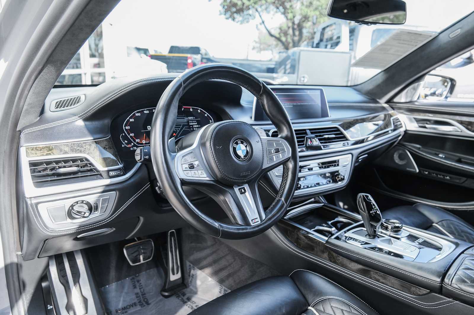 Used 2022 BMW M760i xDrive w/ Luxury Rear Seating Package AWD/4WD image 22