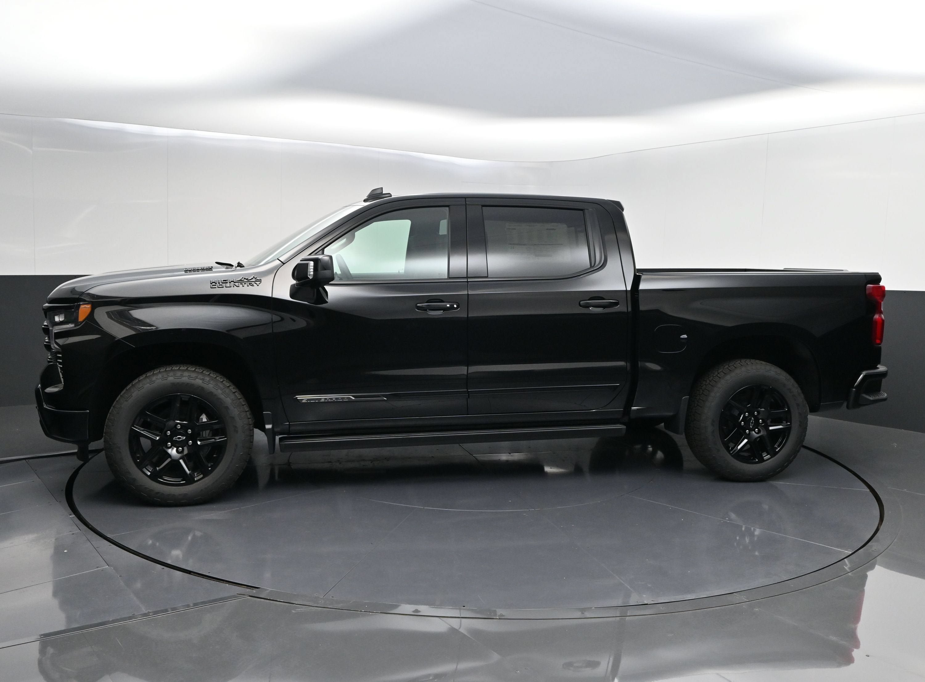 New 2026 Chevrolet Silverado 1500 High Country w/ Midnight Edition AWD/4WD image 5