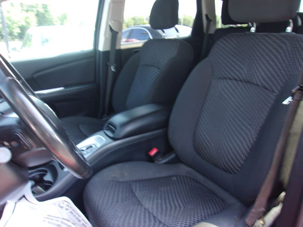 Used 2020 Dodge Journey SE w/ SE Popular Equipment Group FWD image 9