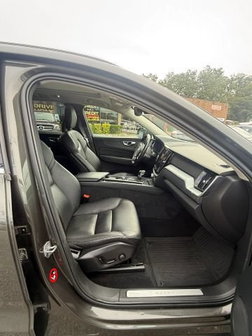Used 2018 Volvo XC60 T5 Momentum w/ Convenience Package AWD/4WD image 10