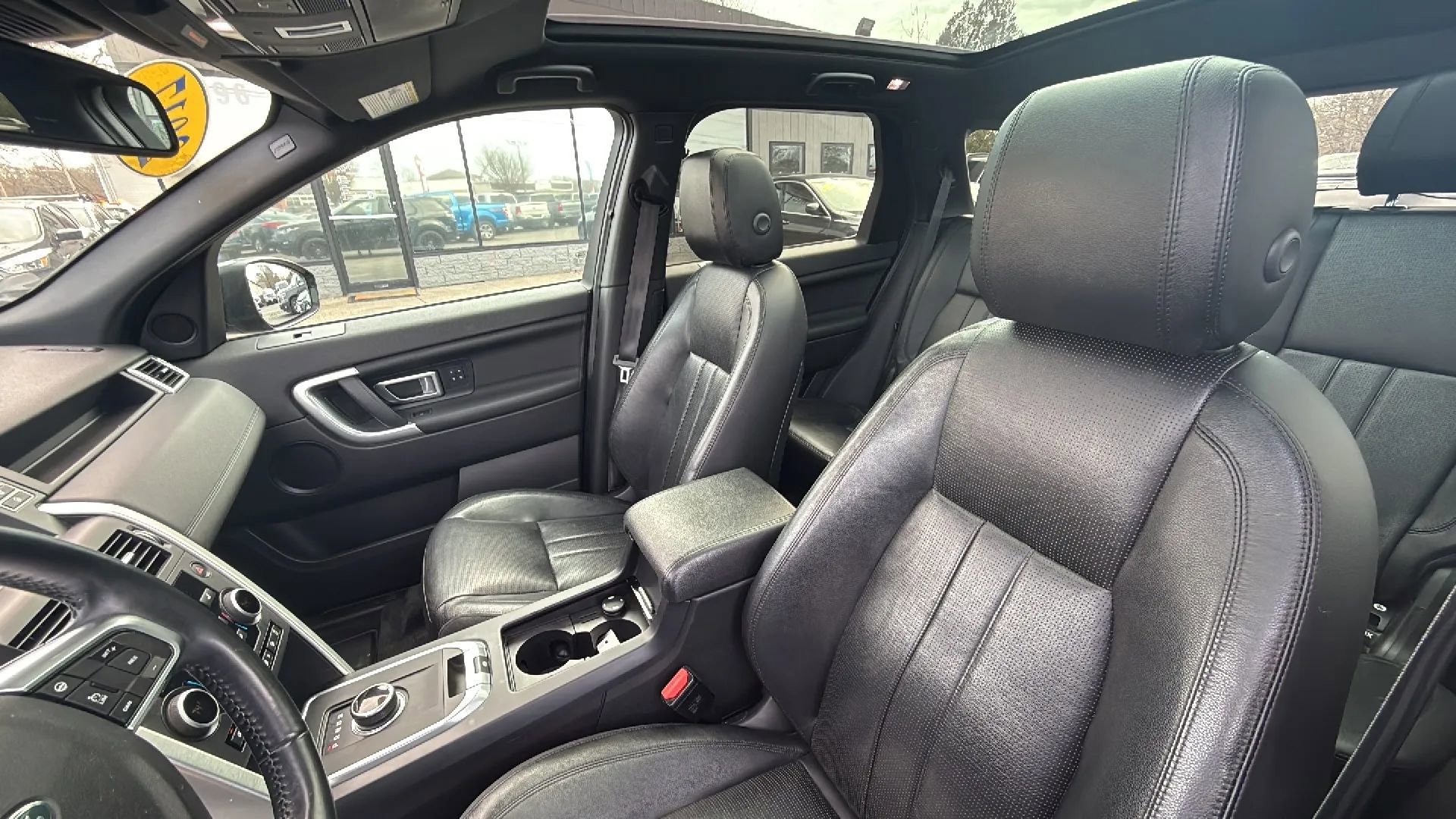 Used 2017 Land Rover Discovery Sport HSE AWD/4WD image 16