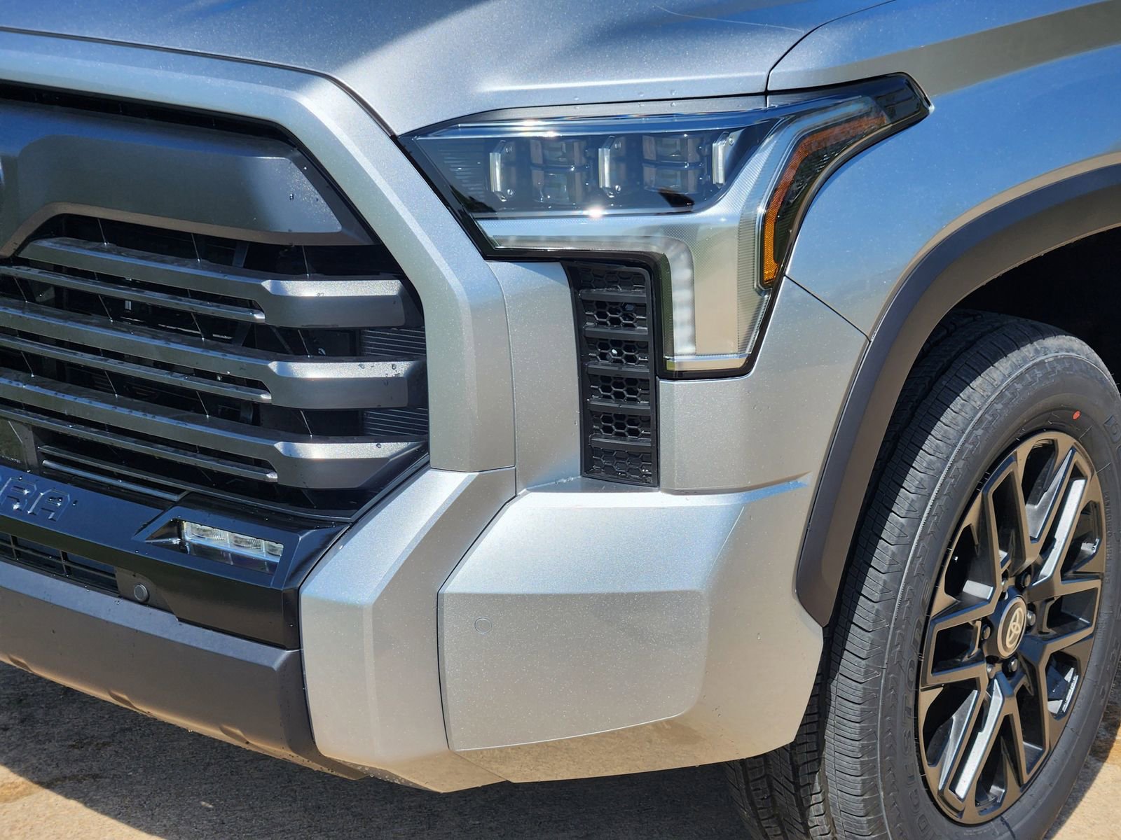 Used 2025 Toyota Tundra Limited image 6