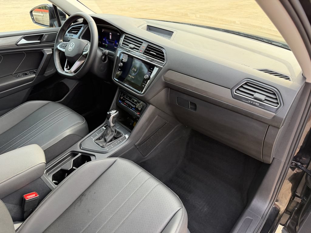 Certified 2023 Volkswagen Tiguan SE FWD image 22
