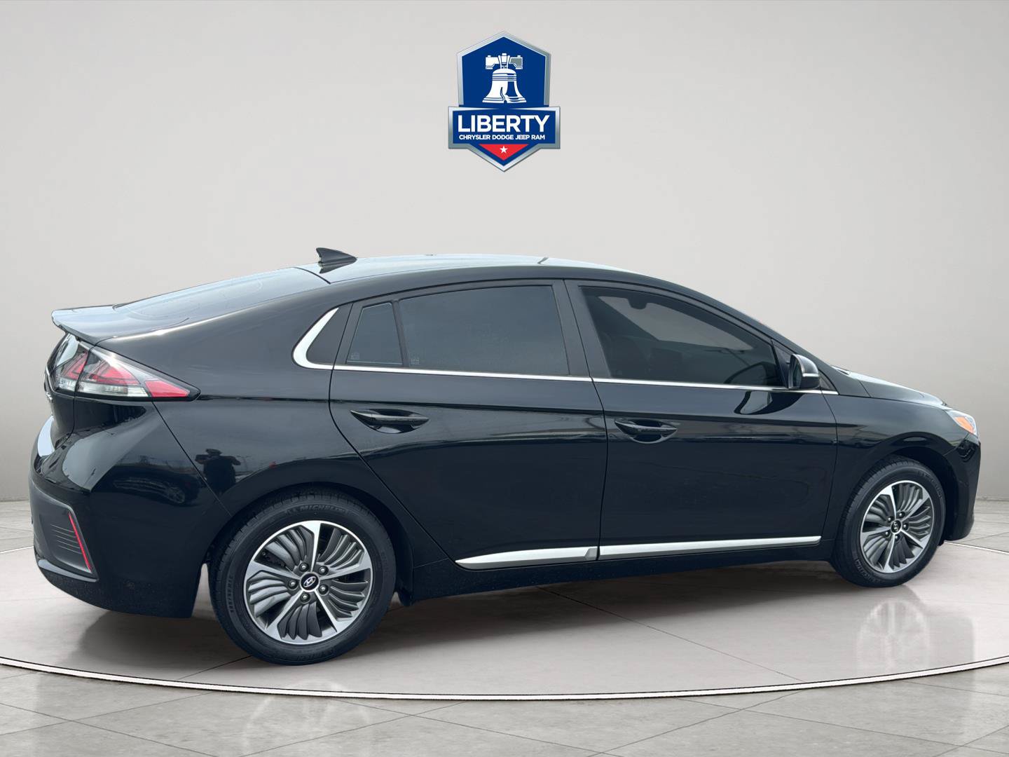 Used 2022 Hyundai Ioniq SEL FWD image 12