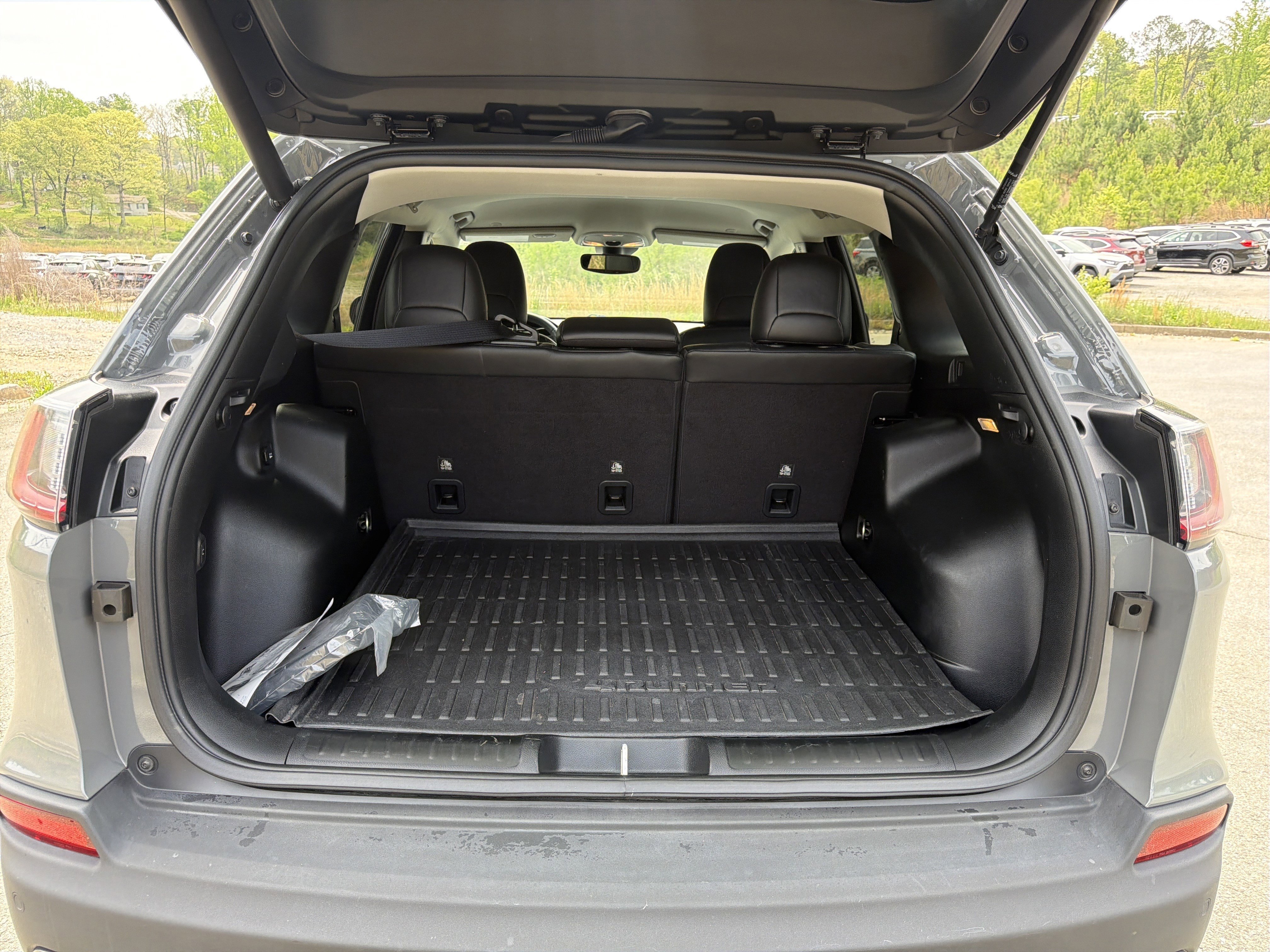 Used 2023 Jeep Cherokee Trailhawk image 18