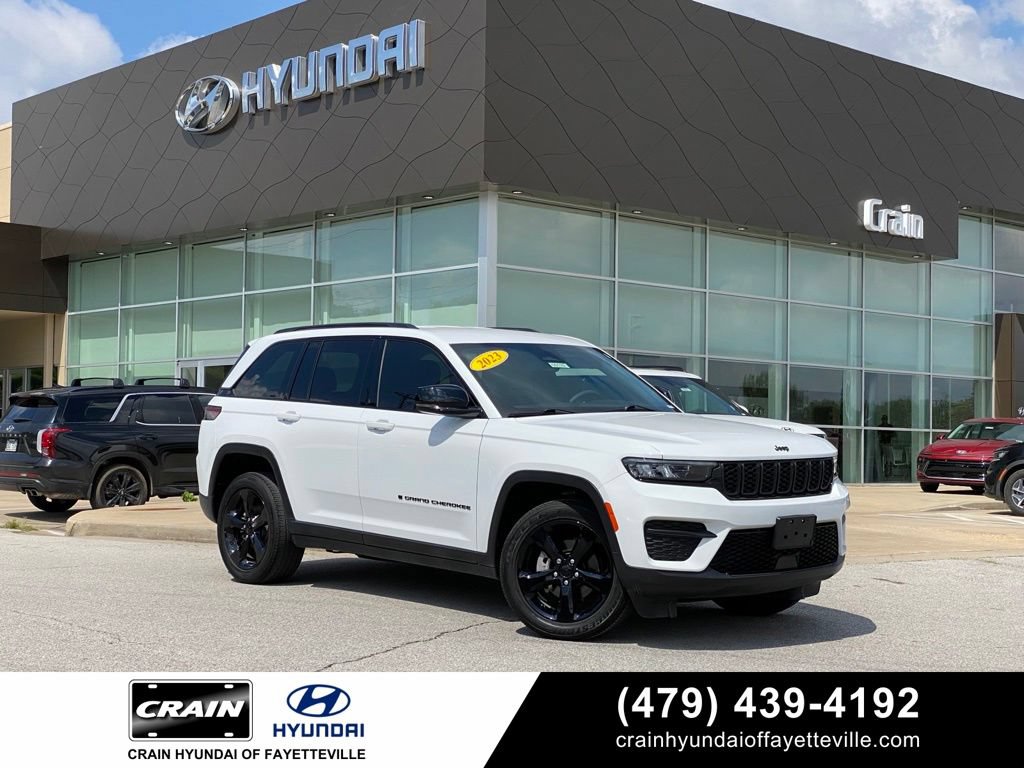 Used 2023 Jeep Grand Cherokee Altitude AWD/4WD image 1