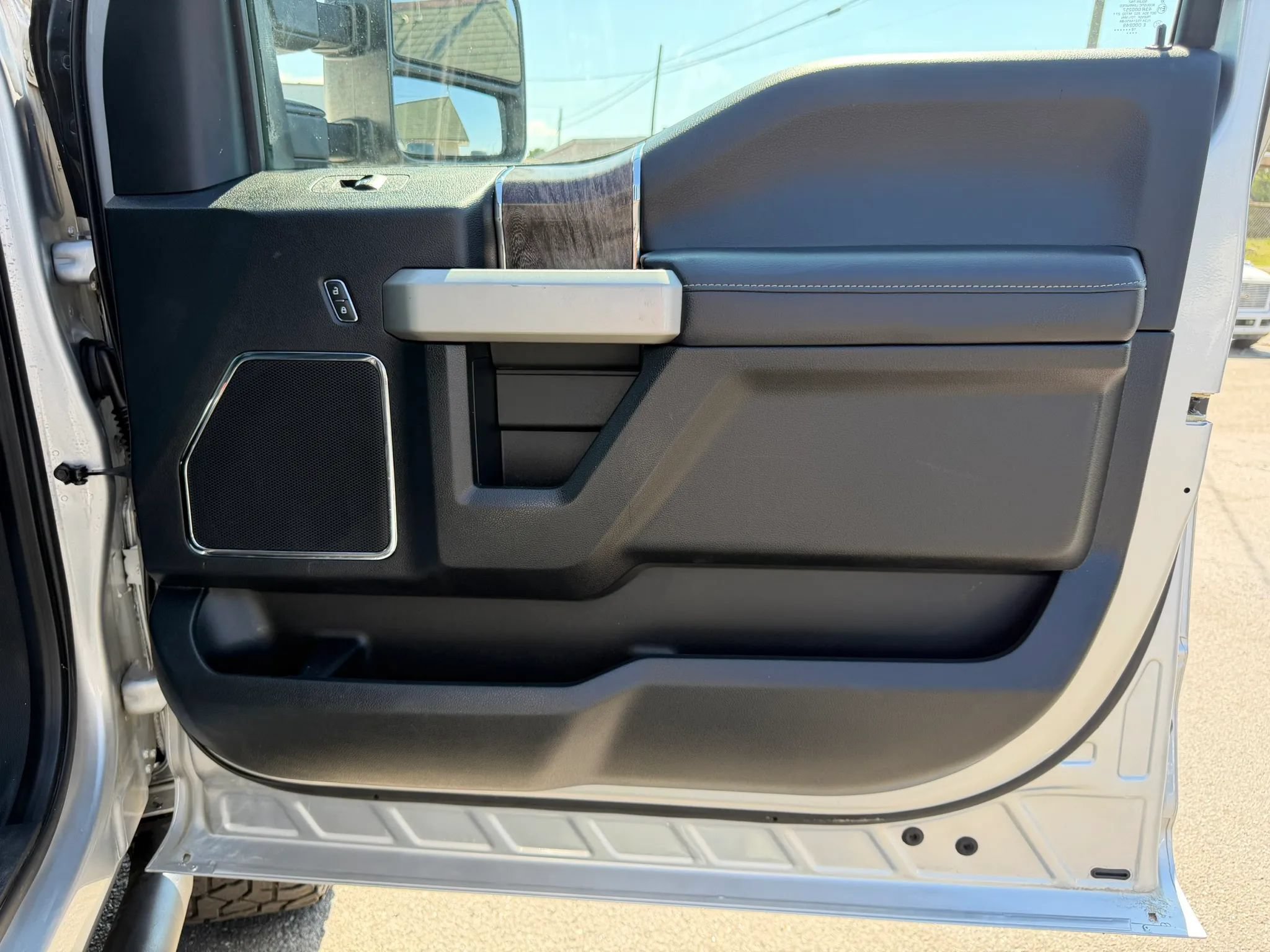 Used 2019 Ford F250 Lariat w/ Lariat Ultimate Package AWD/4WD image 31