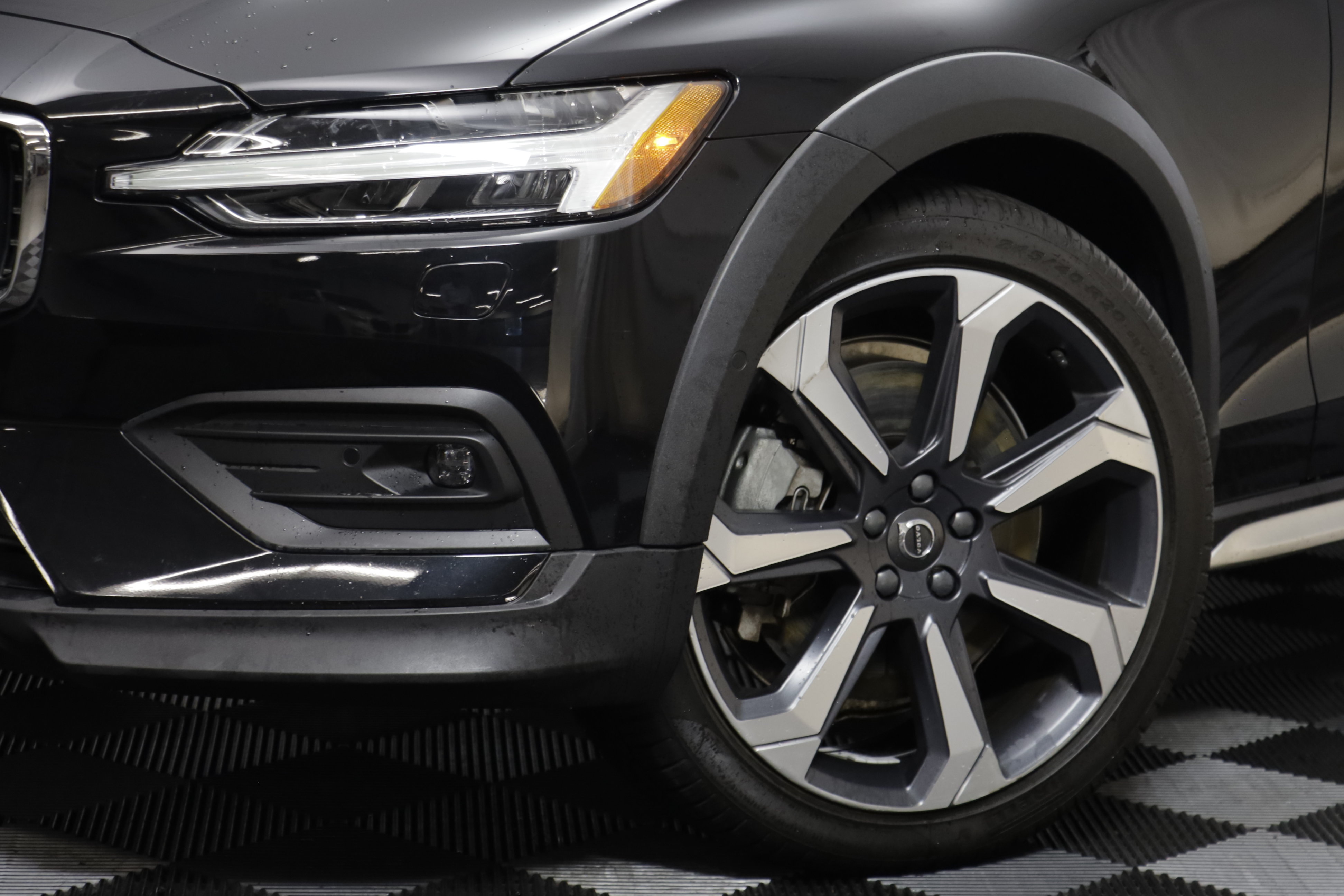 Used 2024 Volvo V60 B5 Cross Country Ultimate w/ Protection Package Premier AWD/4WD image 3