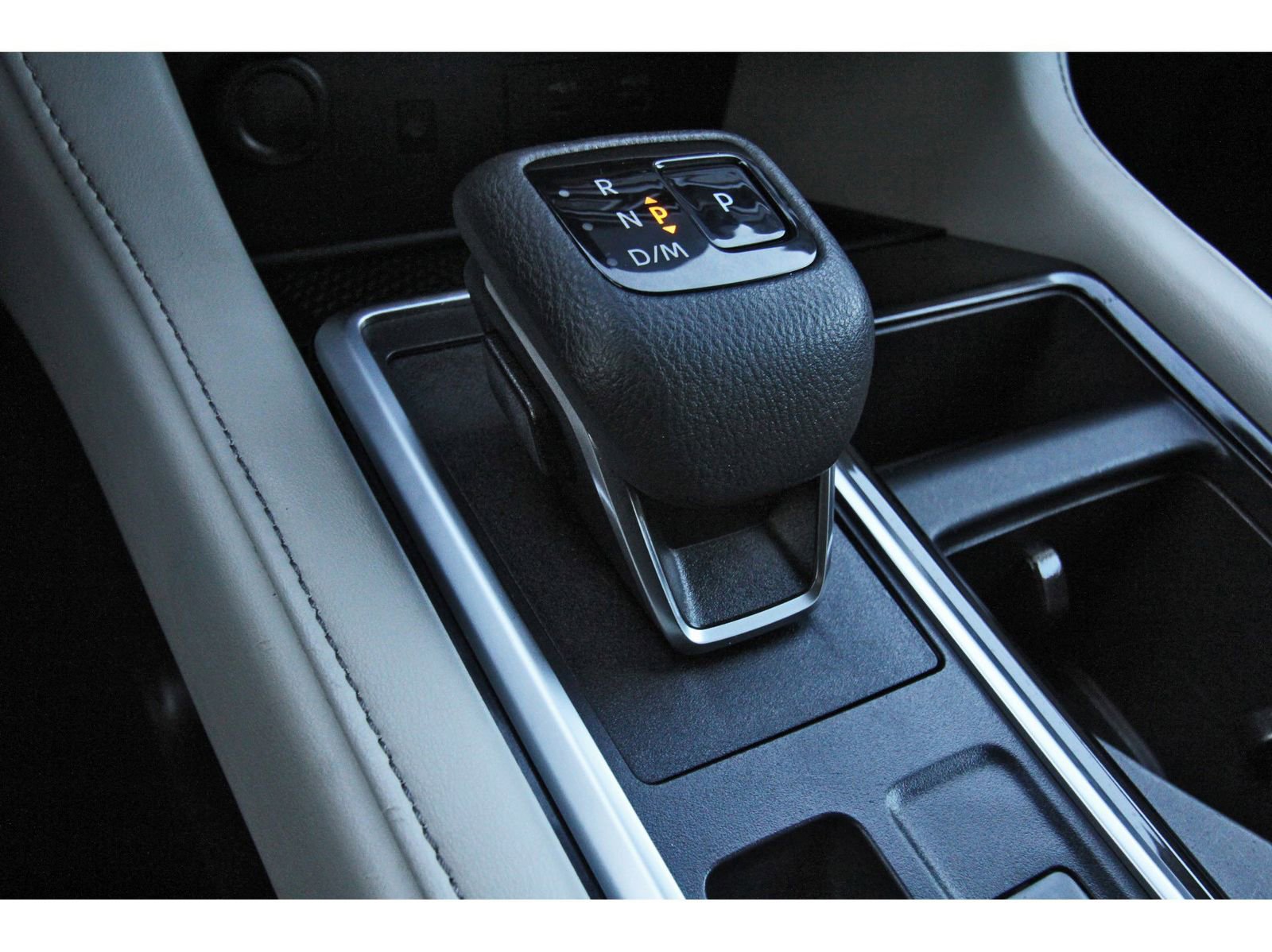 Used 2025 Nissan Pathfinder SL image 31