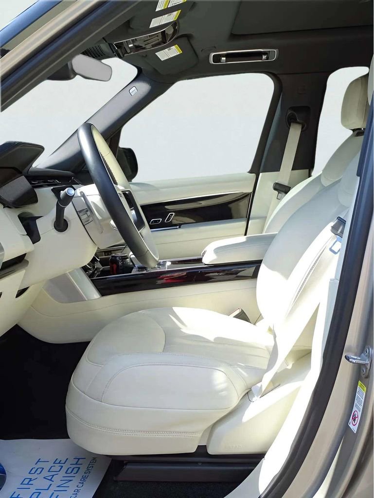 Used 2023 Land Rover Range Rover SE image 13