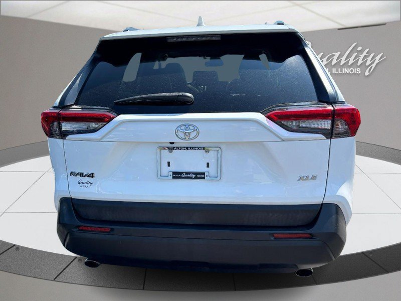 Used 2020 Toyota RAV4 XLE Premium FWD image 5