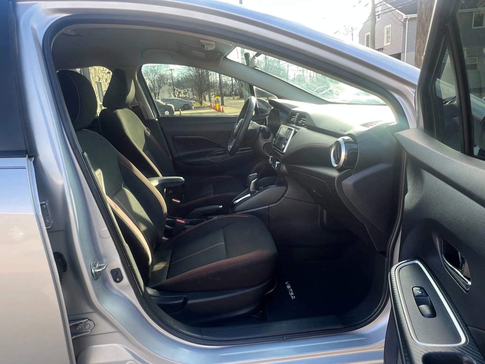 Used 2020 Nissan Versa SR image 30