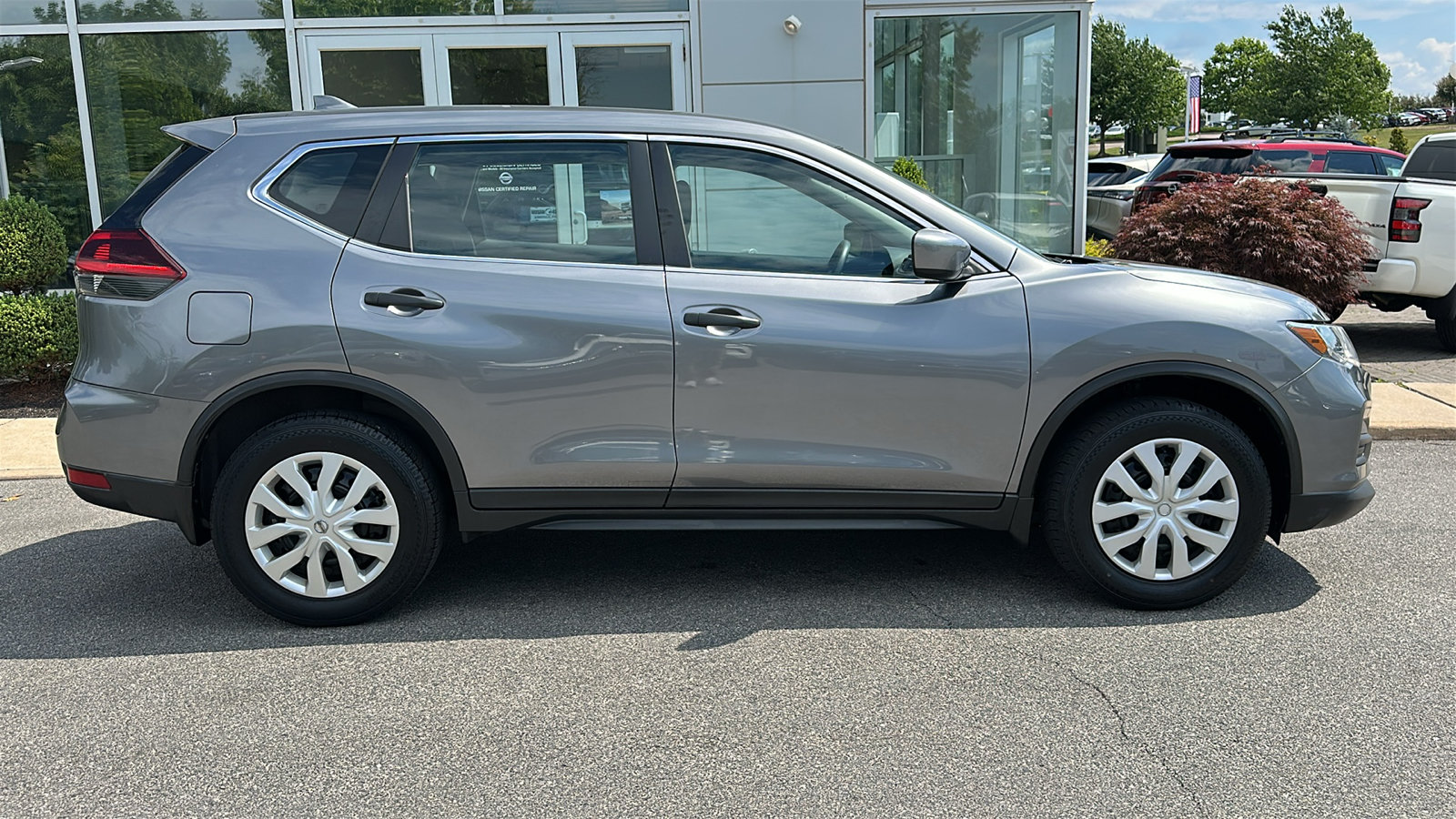 Used 2018 Nissan Rogue S AWD/4WD image 28