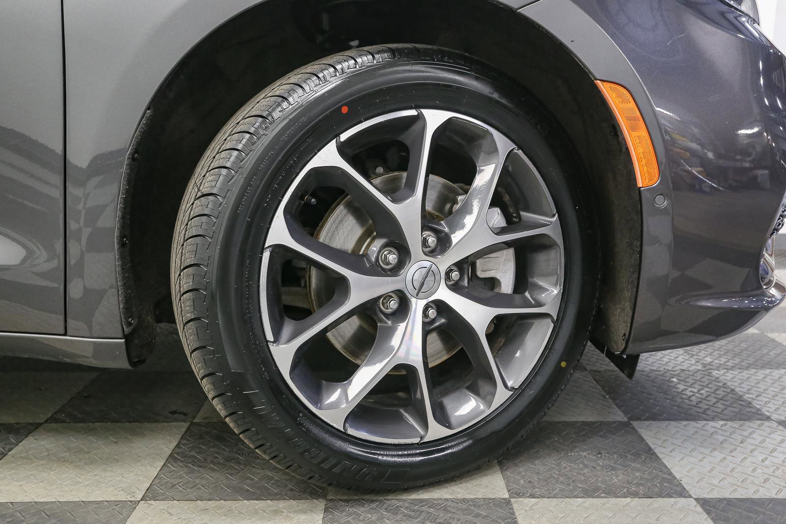 Used 2022 Chrysler Pacifica Limited w/ Uconnect Theater Family Group AWD/4WD image 17