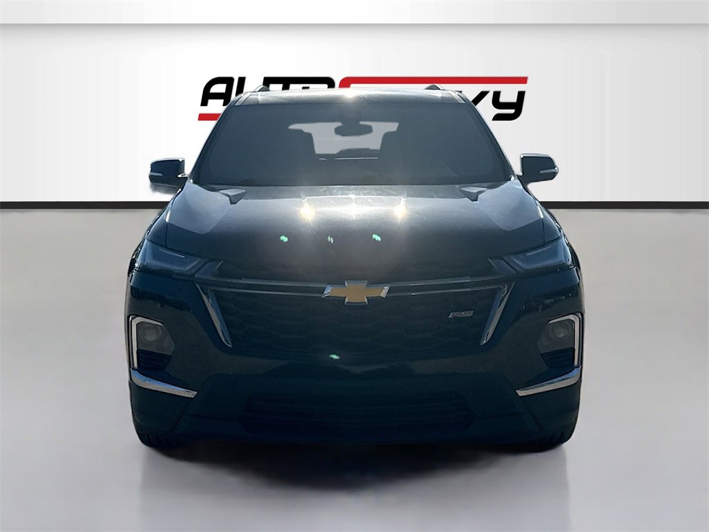 Used 2023 Chevrolet Traverse LT image 2