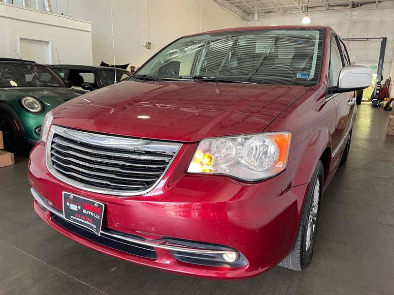 Used 2015 Chrysler Town & Country Touring-L w/ Driver Convenience Group FWD image 4
