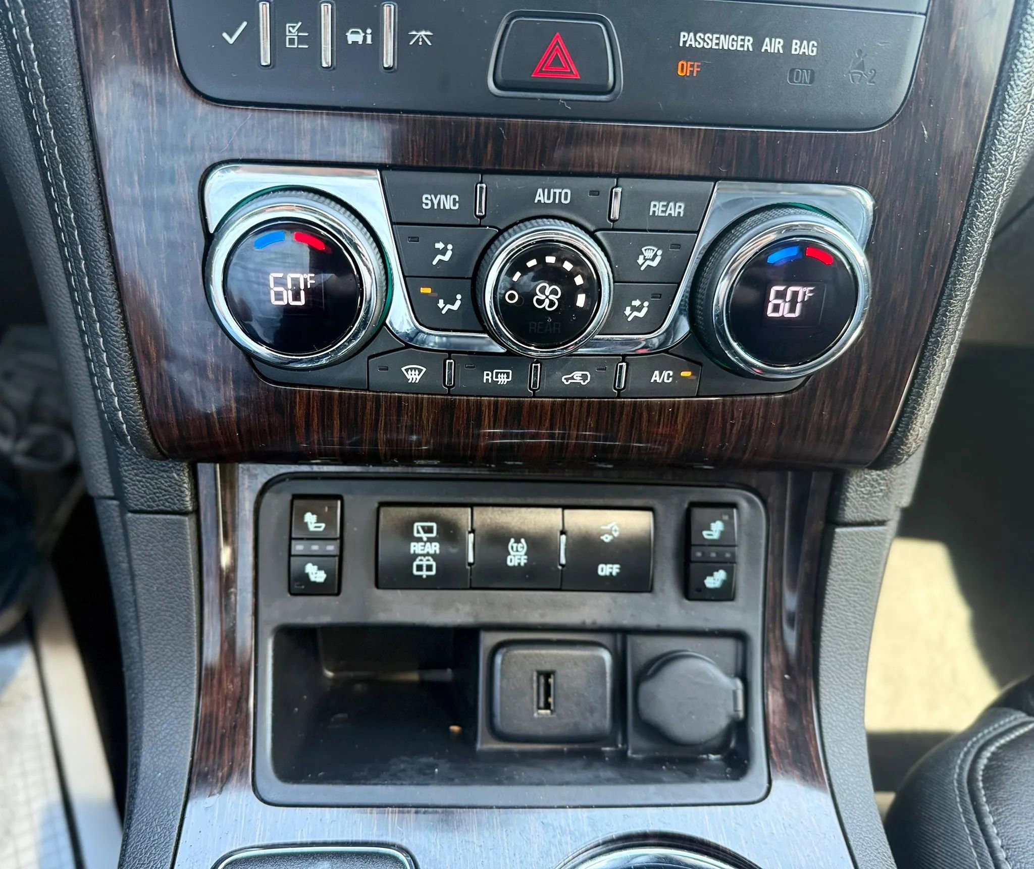 Used 2017 Chevrolet Traverse LT image 19