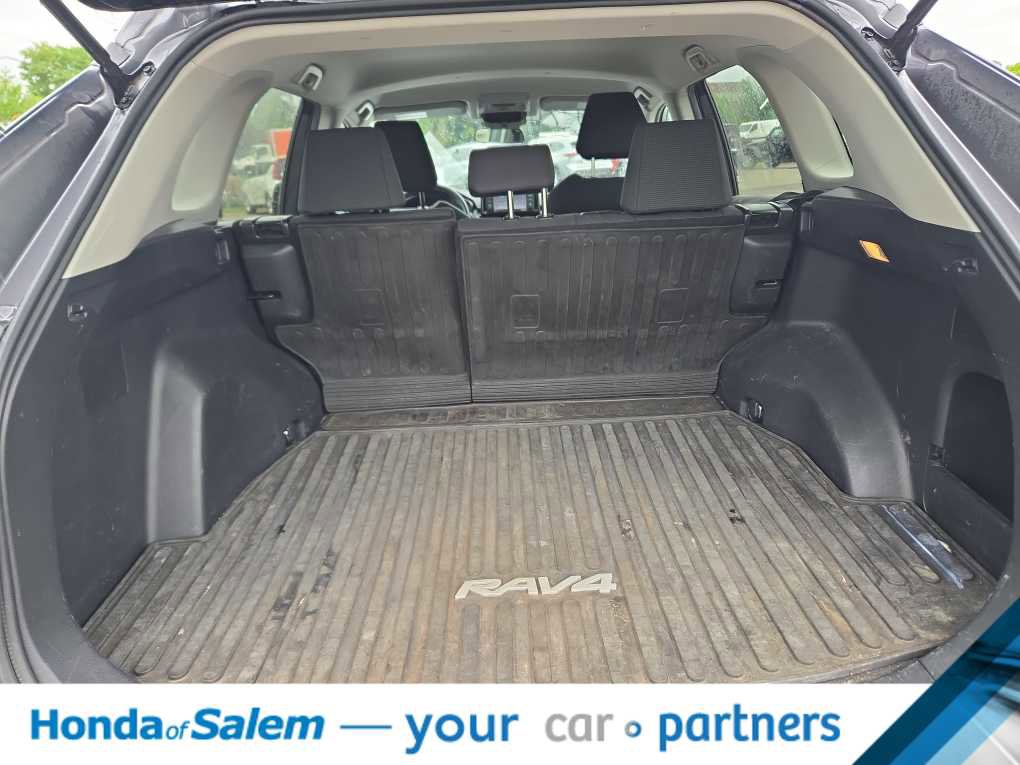 Used 2021 Toyota RAV4 LE FWD image 19