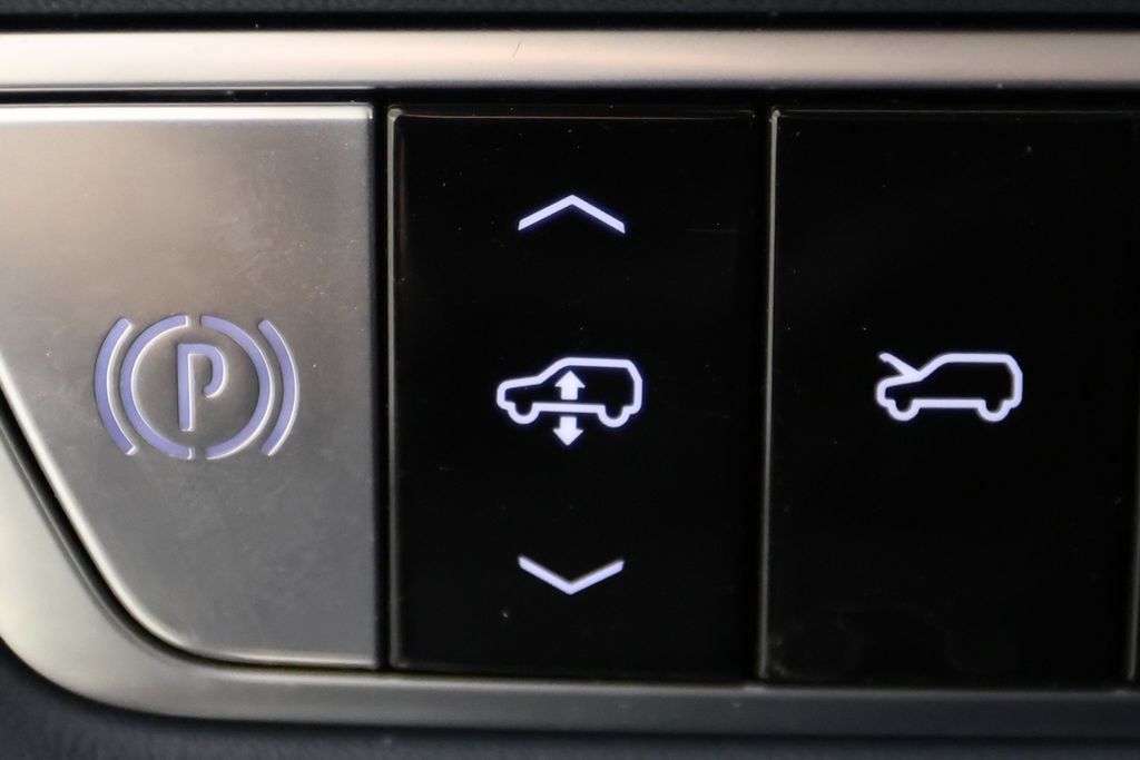 Used 2025 Cadillac Escalade IQ Luxury 2 w/ LPO, Premium Carpet Package AWD/4WD image 25