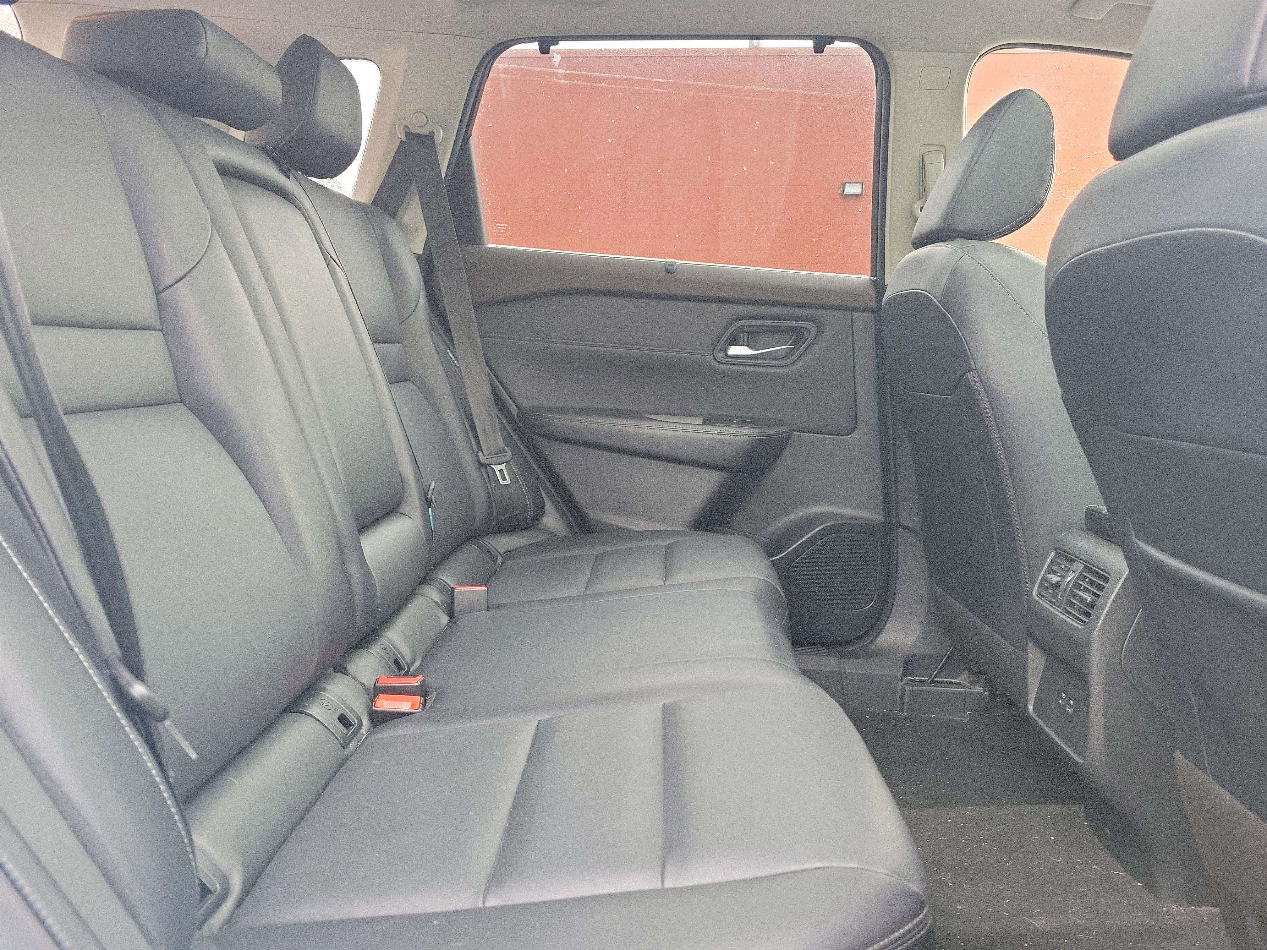 Used 2023 Nissan Rogue SV w/ SV Premium Package image 27