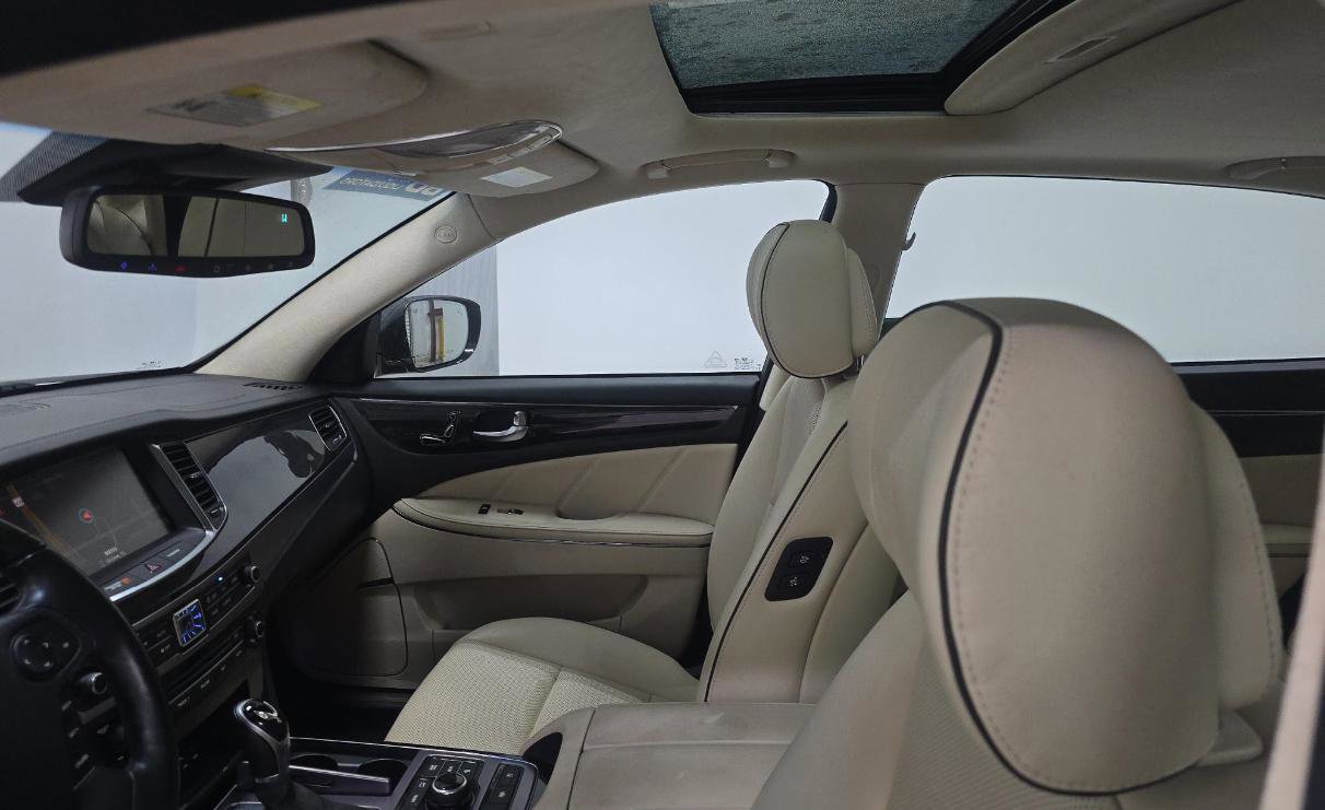 Used 2016 Hyundai Equus Signature image 14