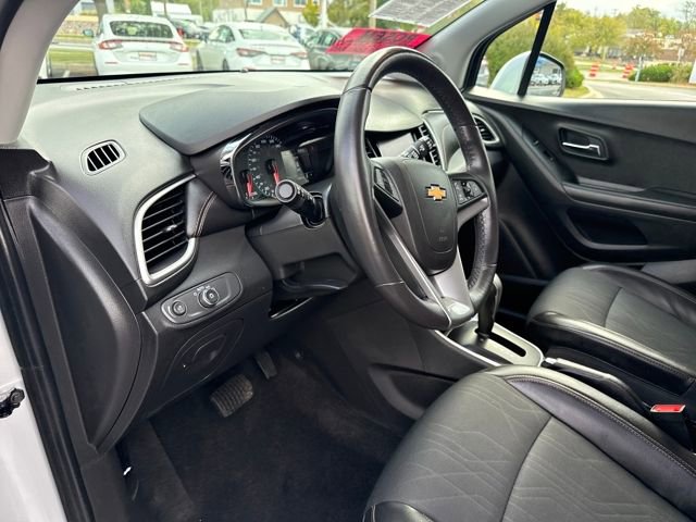 Used 2022 Chevrolet Trax LT w/ LT Convenience Package image 14