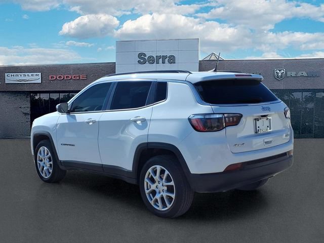 Used 2023 Jeep Compass Latitude image 4