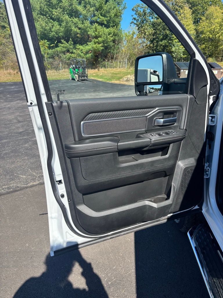 New 2026 RAM 2500 Big Horn AWD/4WD image 5