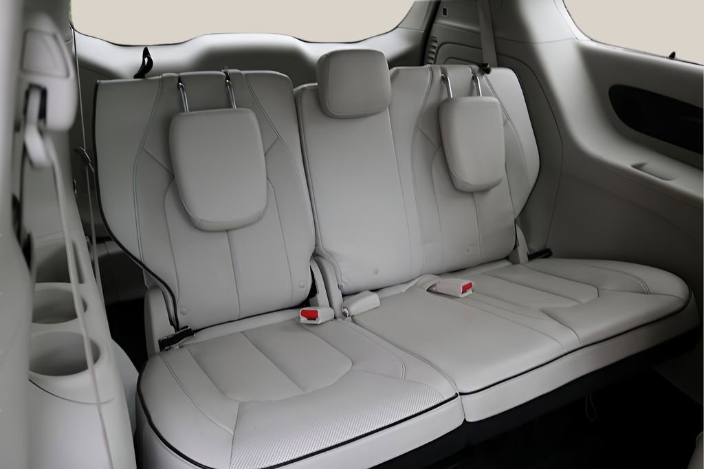 Used 2018 Chrysler Pacifica Limited w/ Advanced Safetytec Group FWD image 22