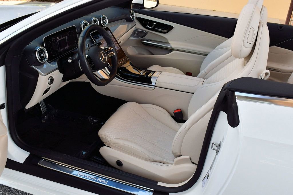 Used 2025 Mercedes-Benz CLE 300 4MATIC Cabriolet image 57