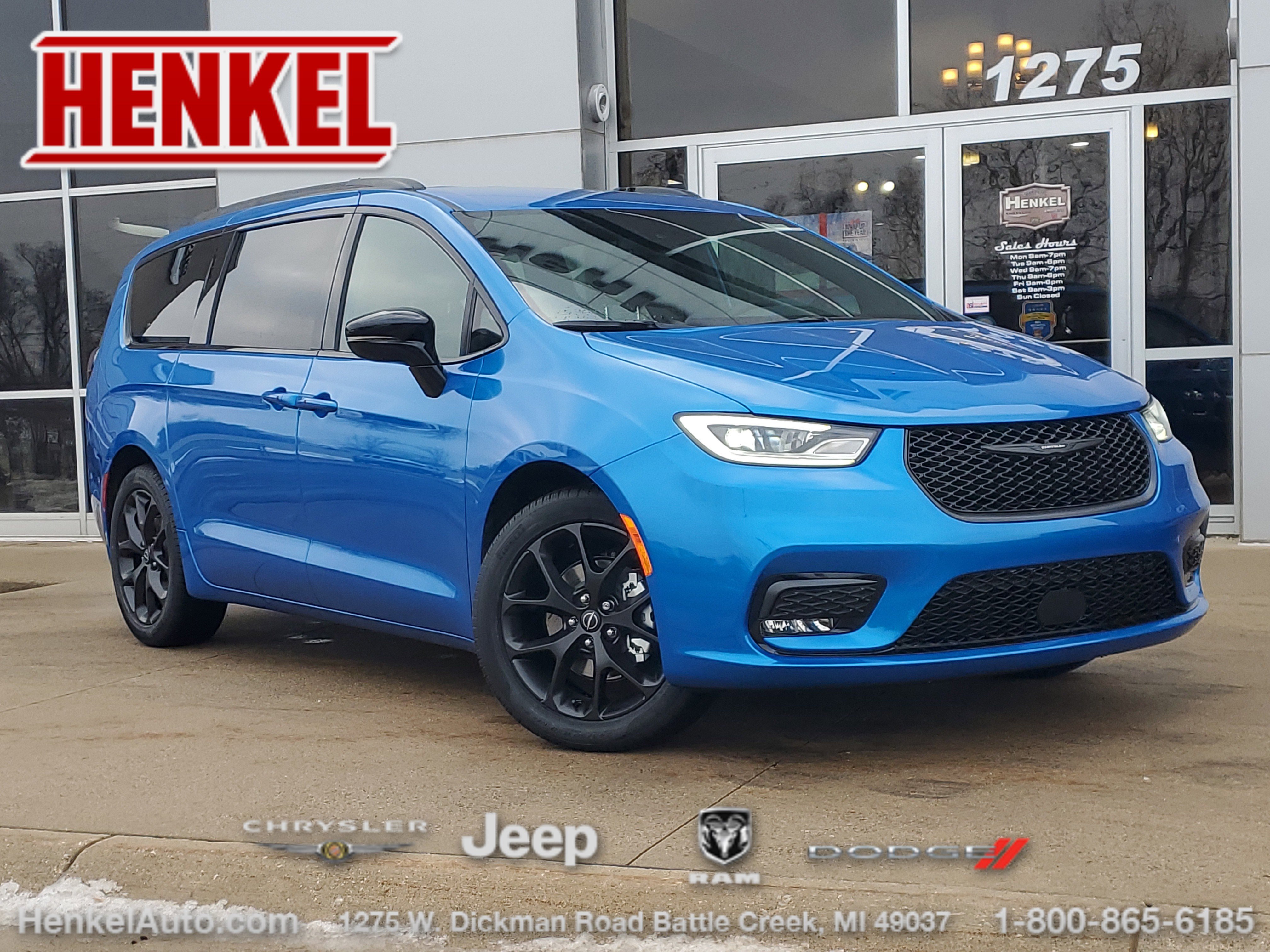 New 2026 Chrysler Pacifica Select w/ S Appearance Package image 1