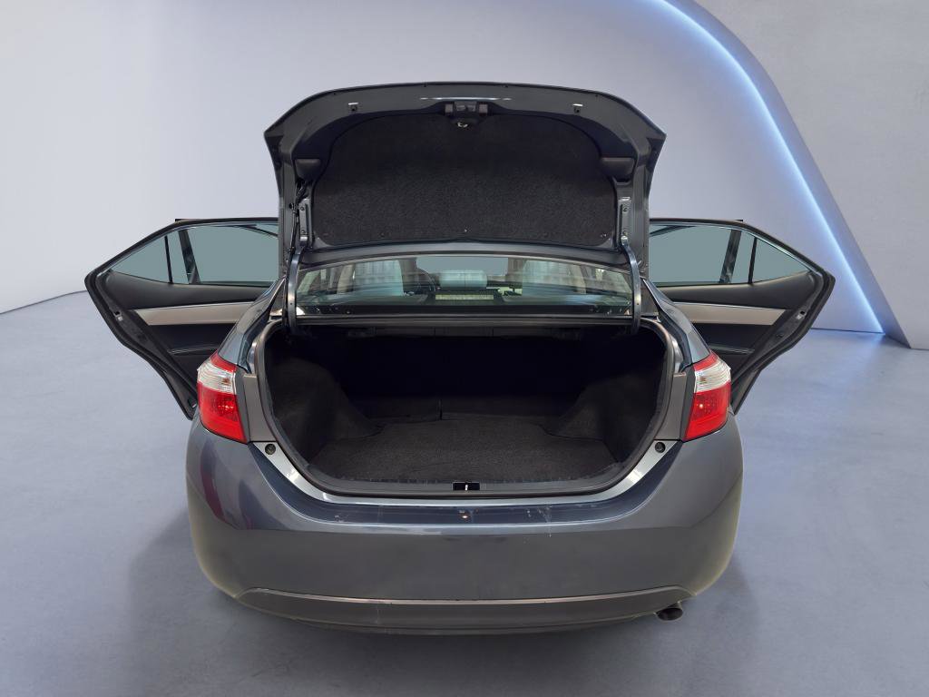 Used 2015 Toyota Corolla LE image 12