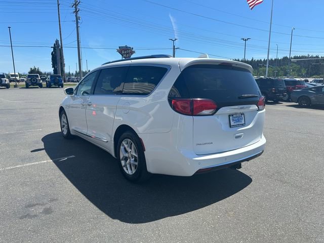 Used 2018 Chrysler Pacifica Touring-L Plus FWD image 4