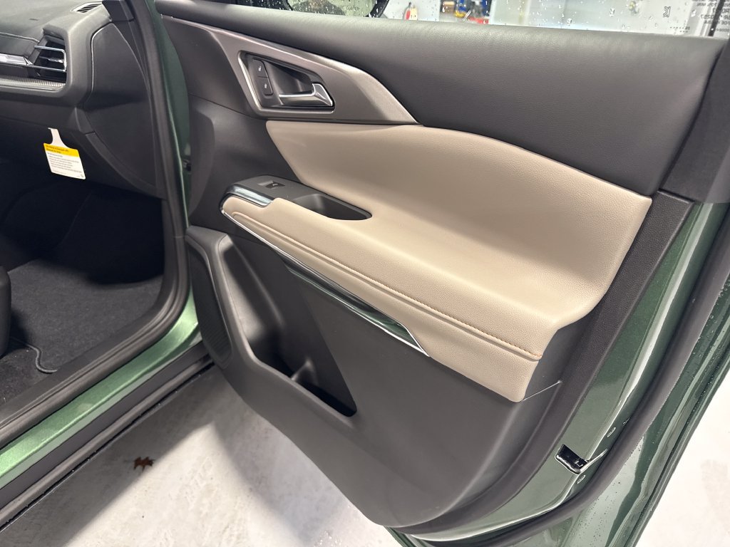 New 2027 Chevrolet Traverse LT AWD/4WD image 31