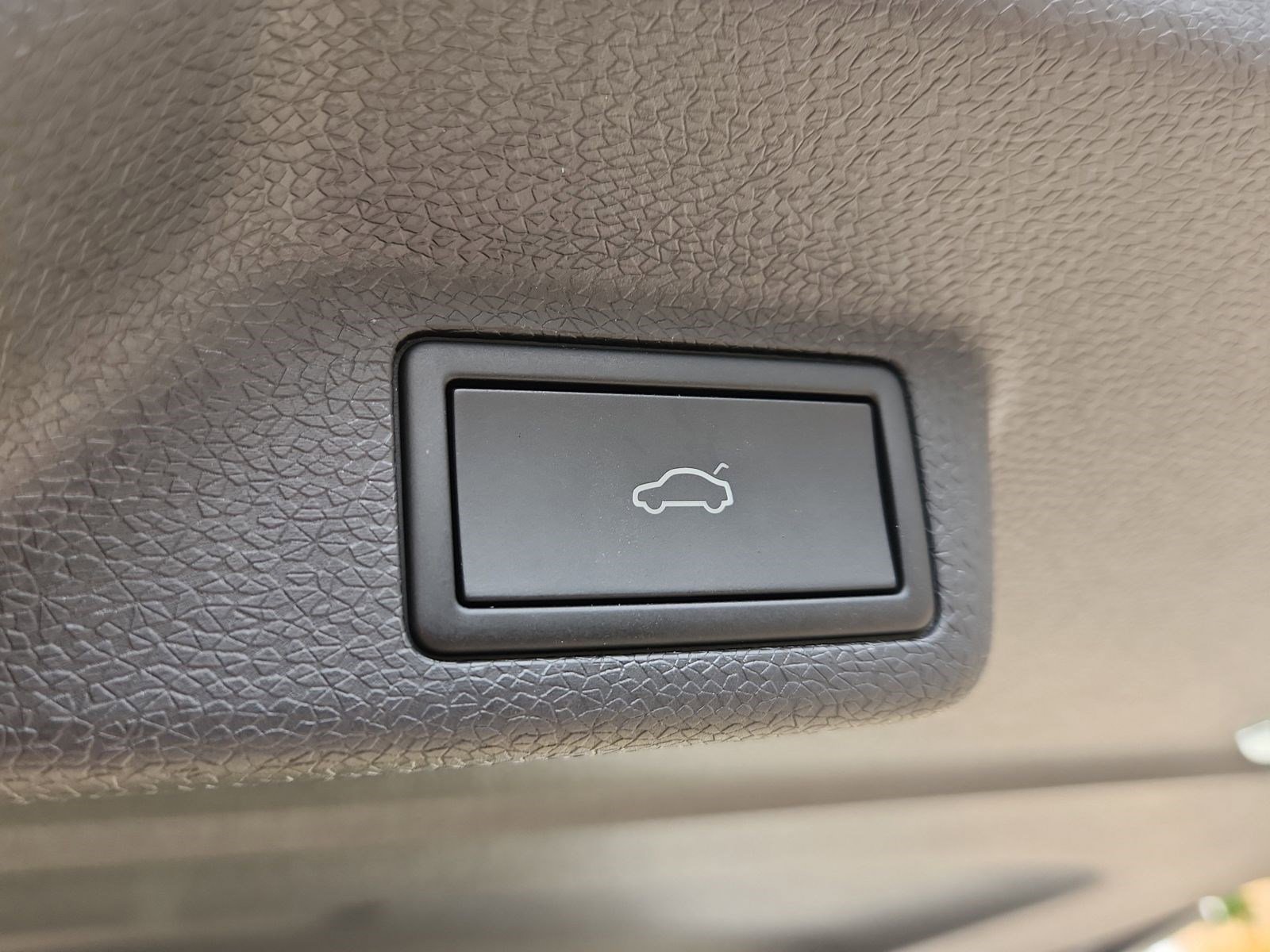 New 2025 Volkswagen ID. Buzz 1st Edition image 15