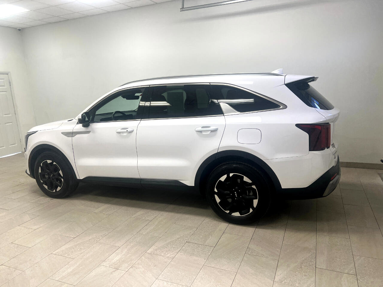 Used 2024 Kia Sorento S image 11