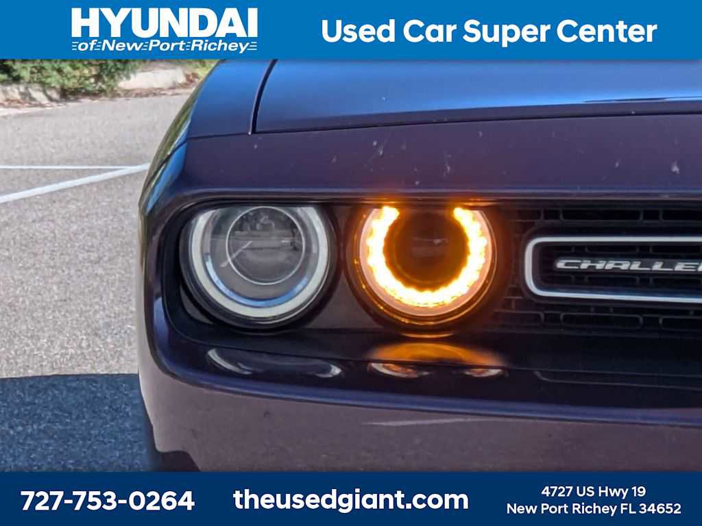 Used 2022 Dodge Challenger SXT RWD image 9