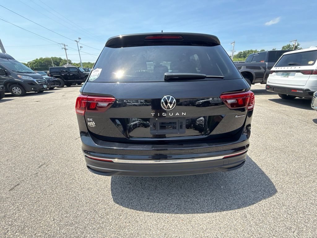 Used 2022 Volkswagen Tiguan SE w/ Panoramic Sunroof Package AWD/4WD image 4