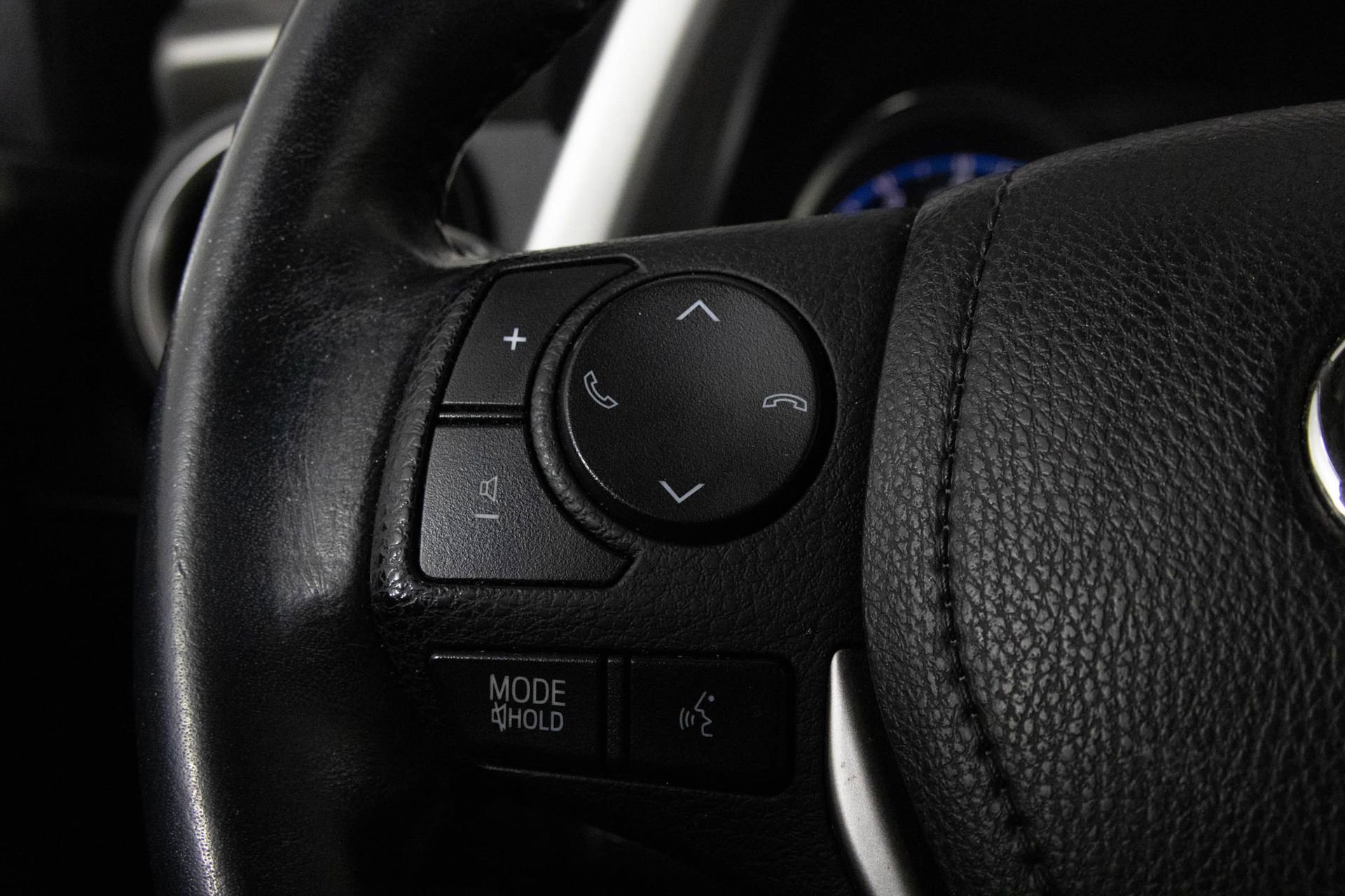 Used 2018 Toyota RAV4 Limited w/ All Weather Liner Package image 28