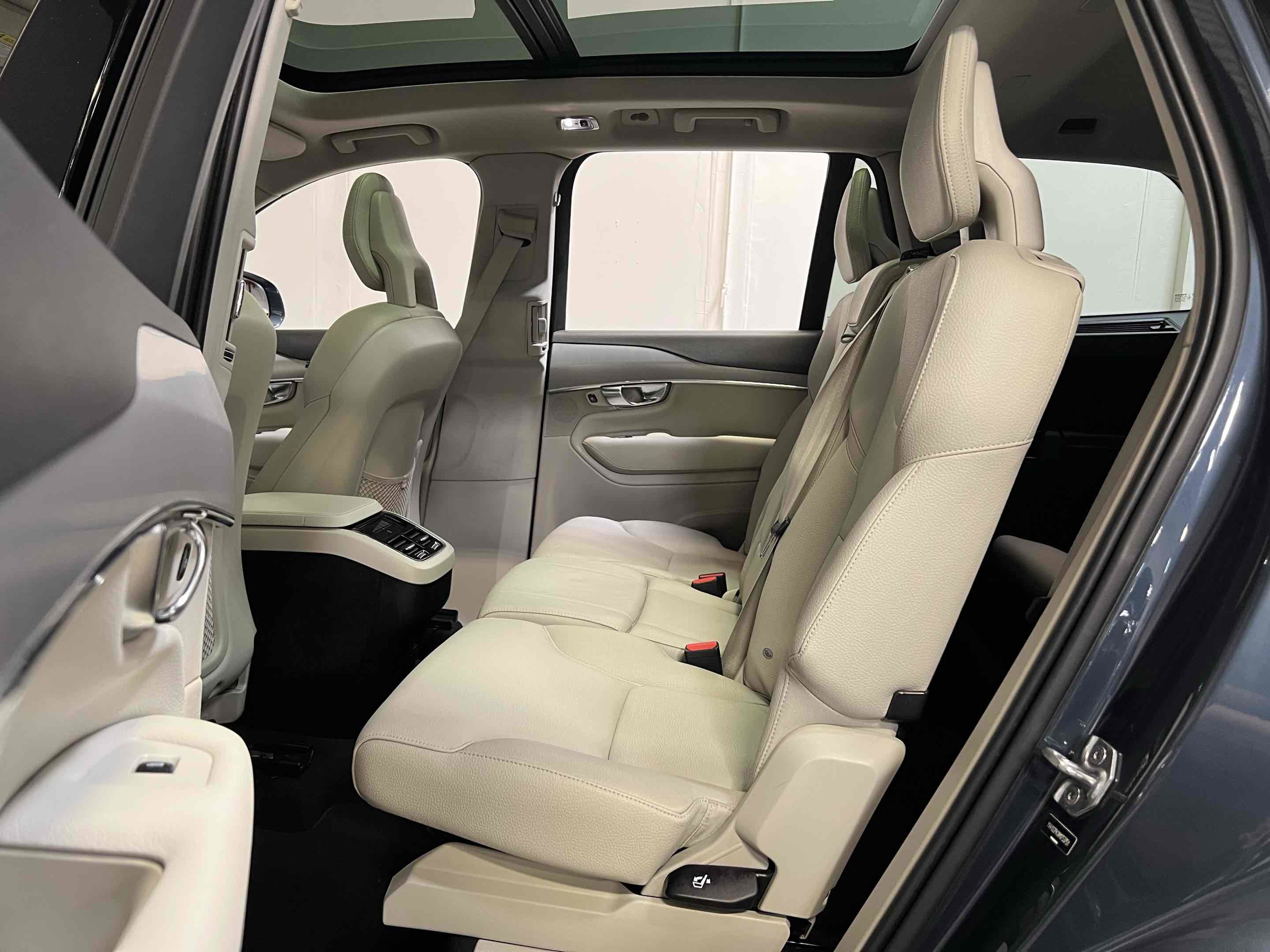 Used 2021 Volvo XC90 T5 Momentum AWD/4WD image 6