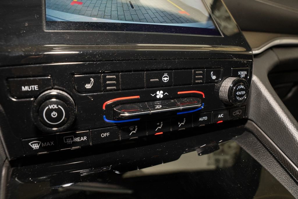 Used 2023 Jeep Grand Cherokee Altitude image 17