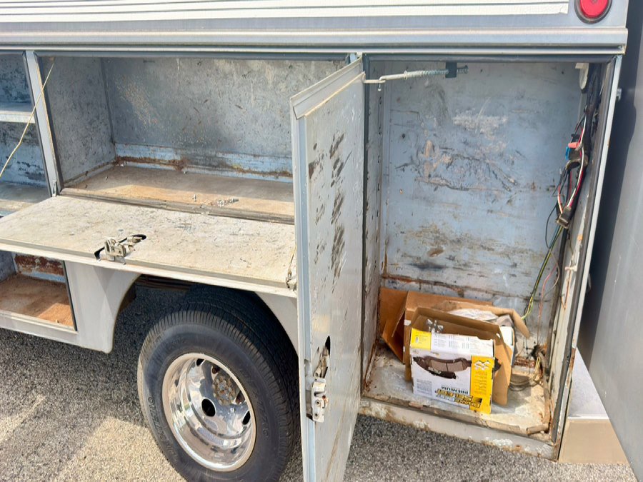 Used 2010 GMC Savana 3500 RWD image 10
