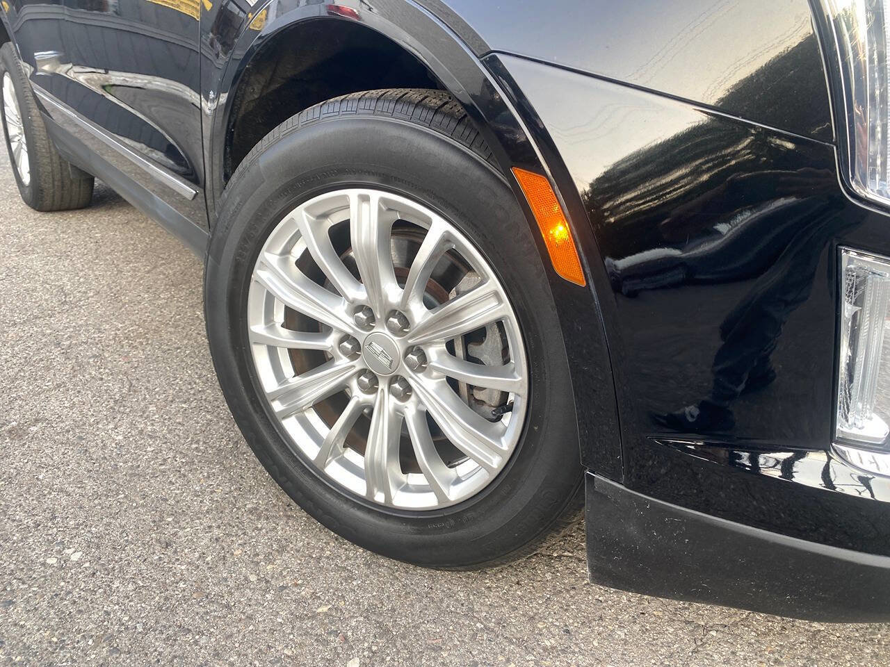 Used 2017 Cadillac XT5 FWD image 6