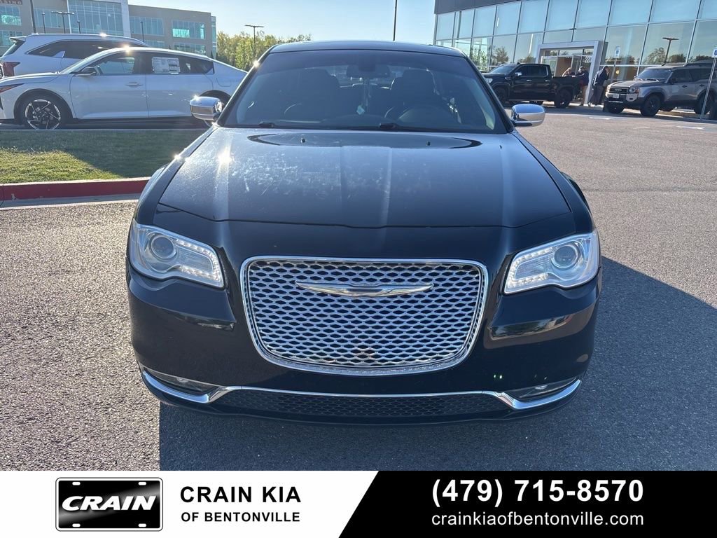 Used 2017 Chrysler 300 C image 4