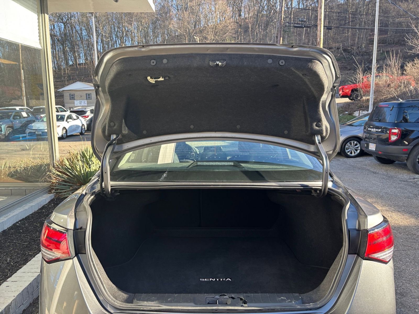 Used 2025 Nissan Sentra SV FWD image 31